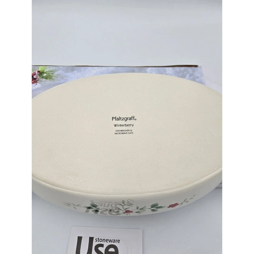 Pfaltzgraff Winterberry Oval Baker 11 x 6.5 Stoneware Holiday Holly 5159539 NEW